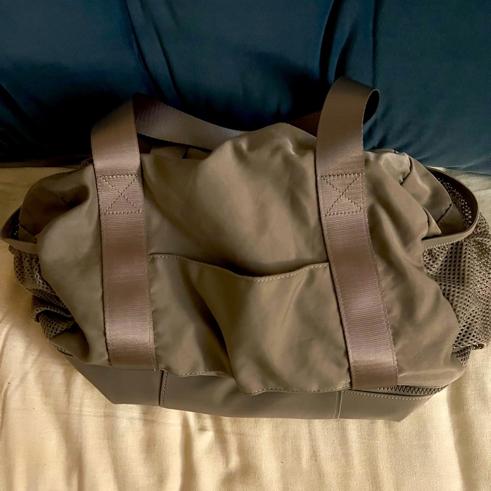 Fabletics Gym Essentials Bag in Brutalist Khaki